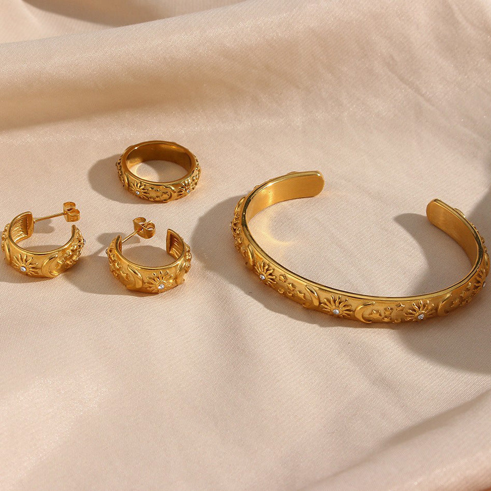 Solvia Orbital Gold Jewellery Set