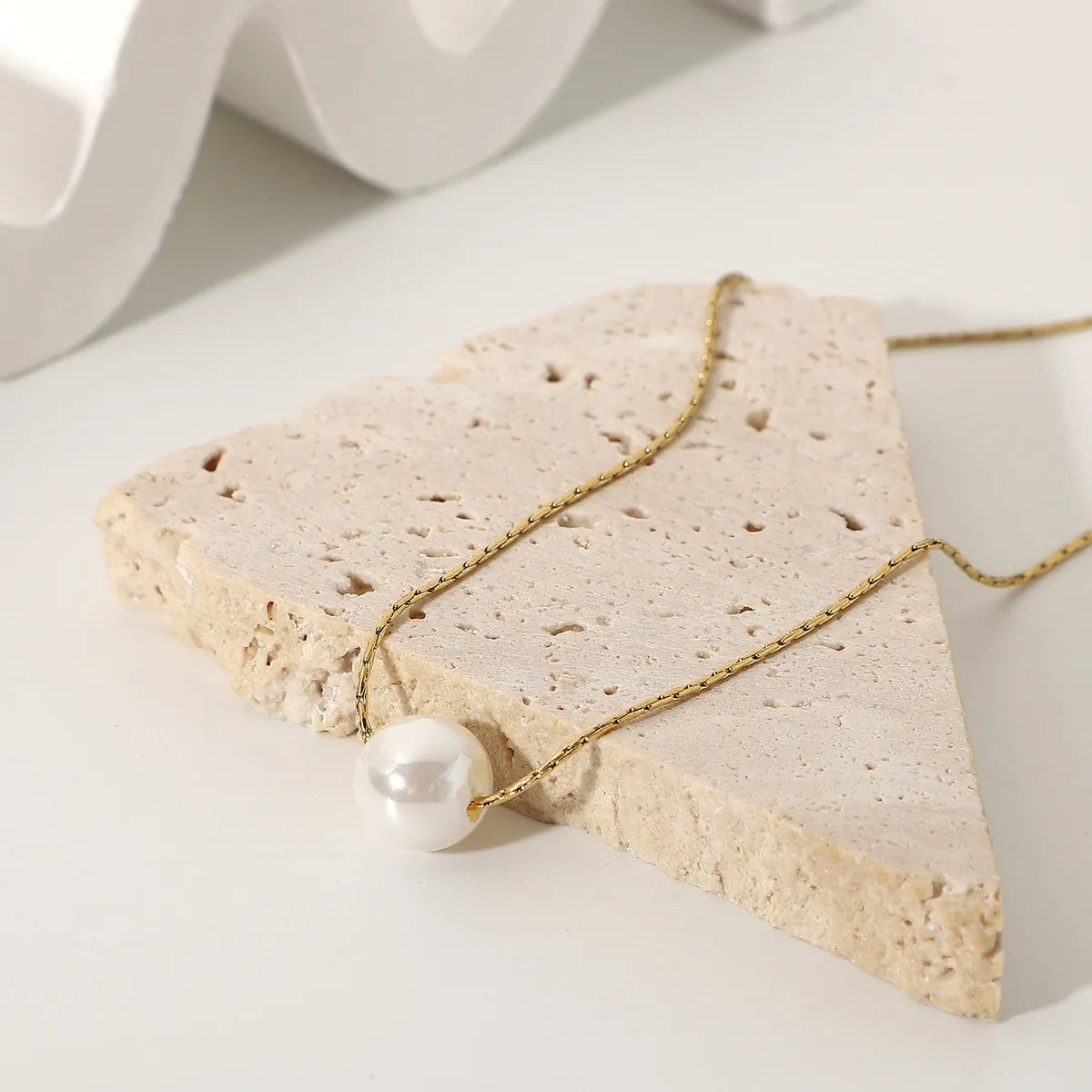 Luna Single Pearl Pendant Necklace